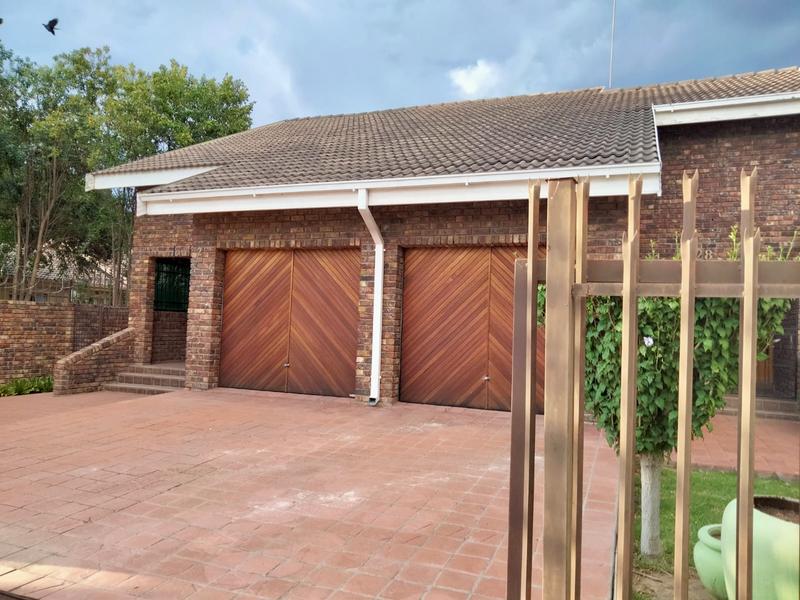 5 Bedroom Property for Sale in Douglas Northern Cape